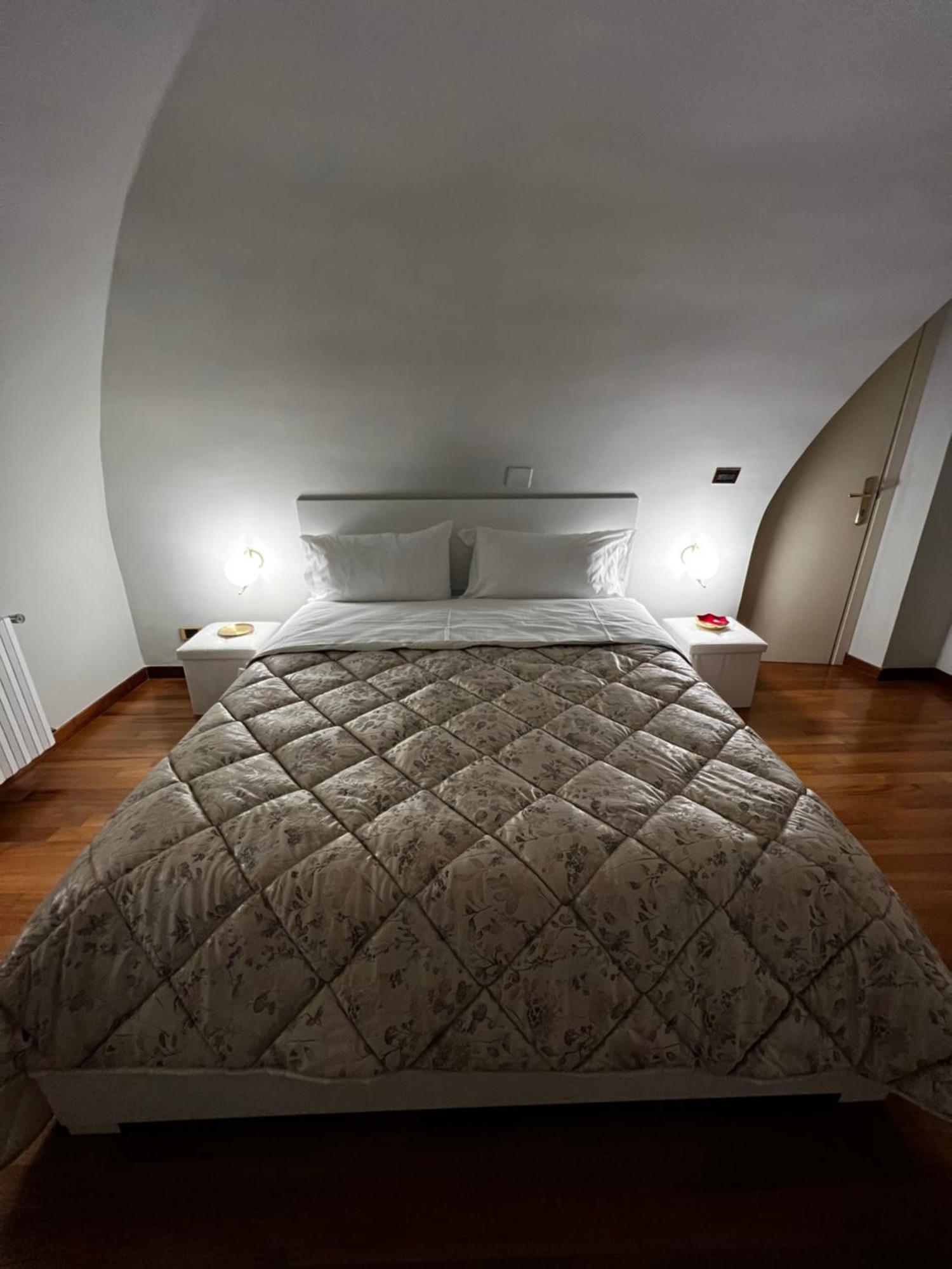 Calefati Gallery Luxury Apartment Бари Екстериор снимка