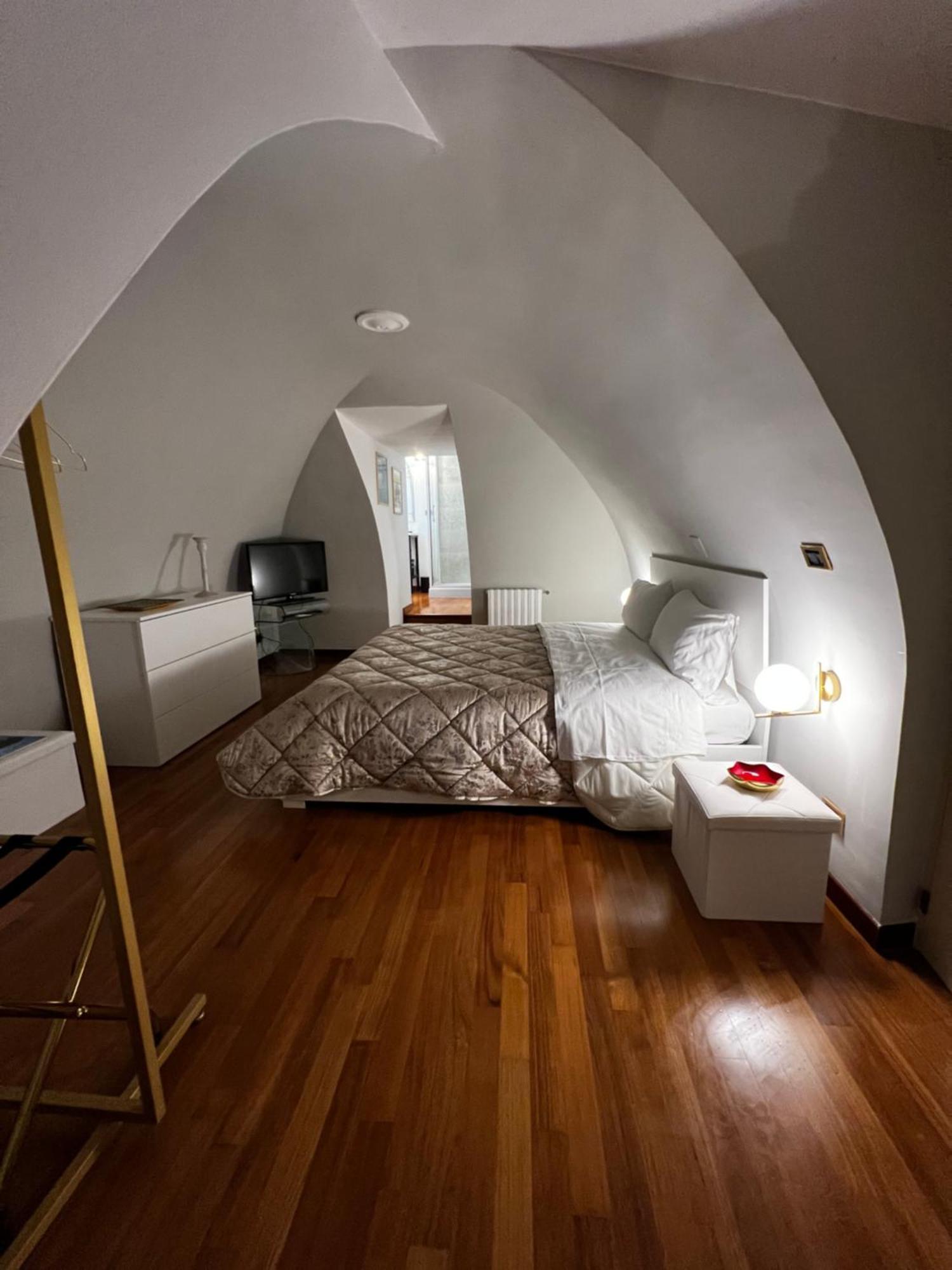 Calefati Gallery Luxury Apartment Бари Екстериор снимка