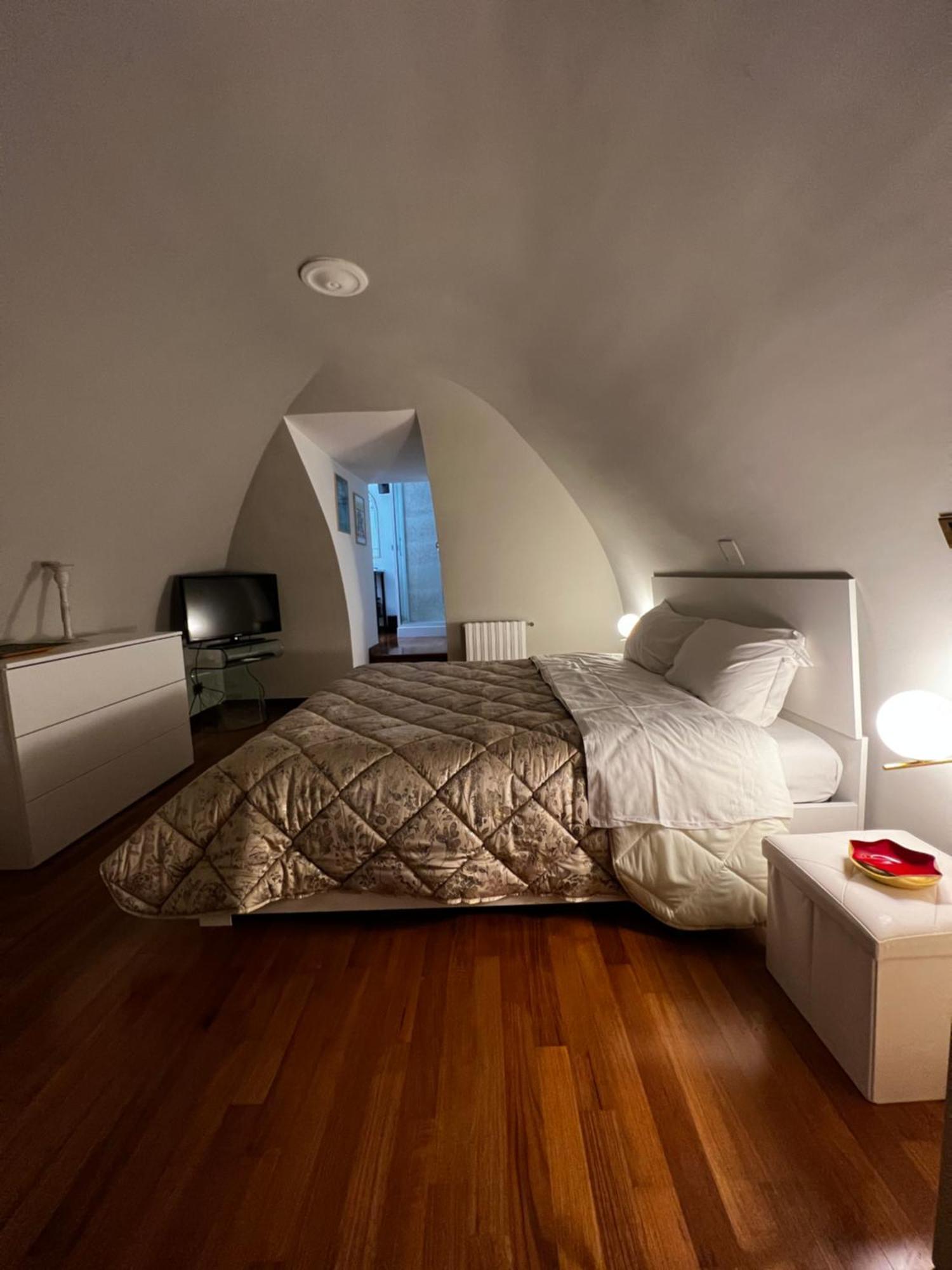Calefati Gallery Luxury Apartment Бари Екстериор снимка